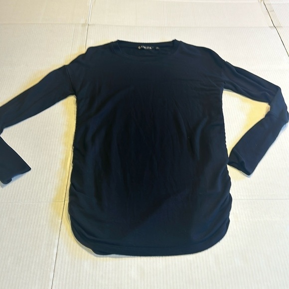 Athleta Tops - Athleta soft black long sleeve shirt w thumb holes side ruching relaxed fit